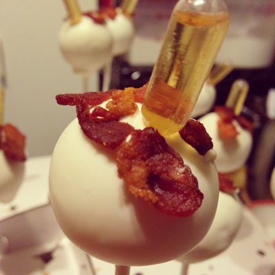 Alcohol: Alcohol-infused cake pops (called SHOT POPS) with ultimate and ...